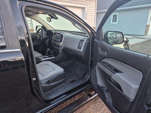 Used 2019 Chevrolet Colorado LT image 2