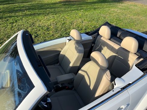 Used 2019 Volkswagen Beetle 2.0T SE image 16