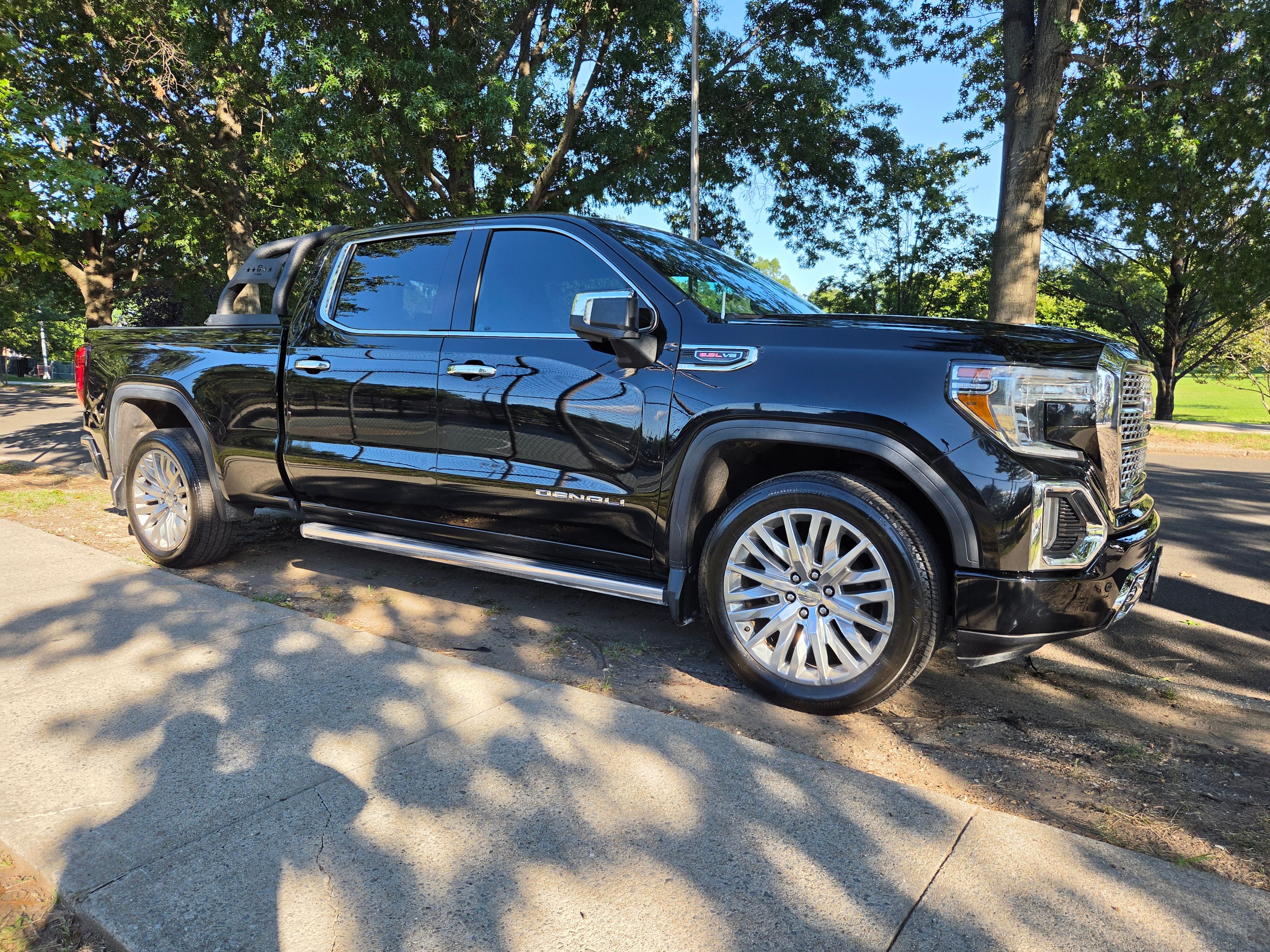Used 2019 GMC Sierra 1500 Denali w/ Denali Ultimate Package AWD/4WD image 10