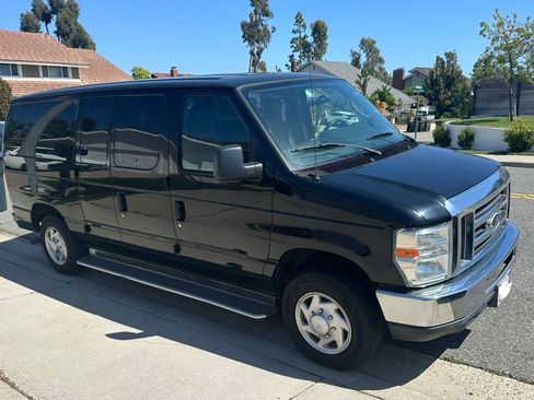 Used 2014 Ford E-150 and Econoline 150 Wagon image 2
