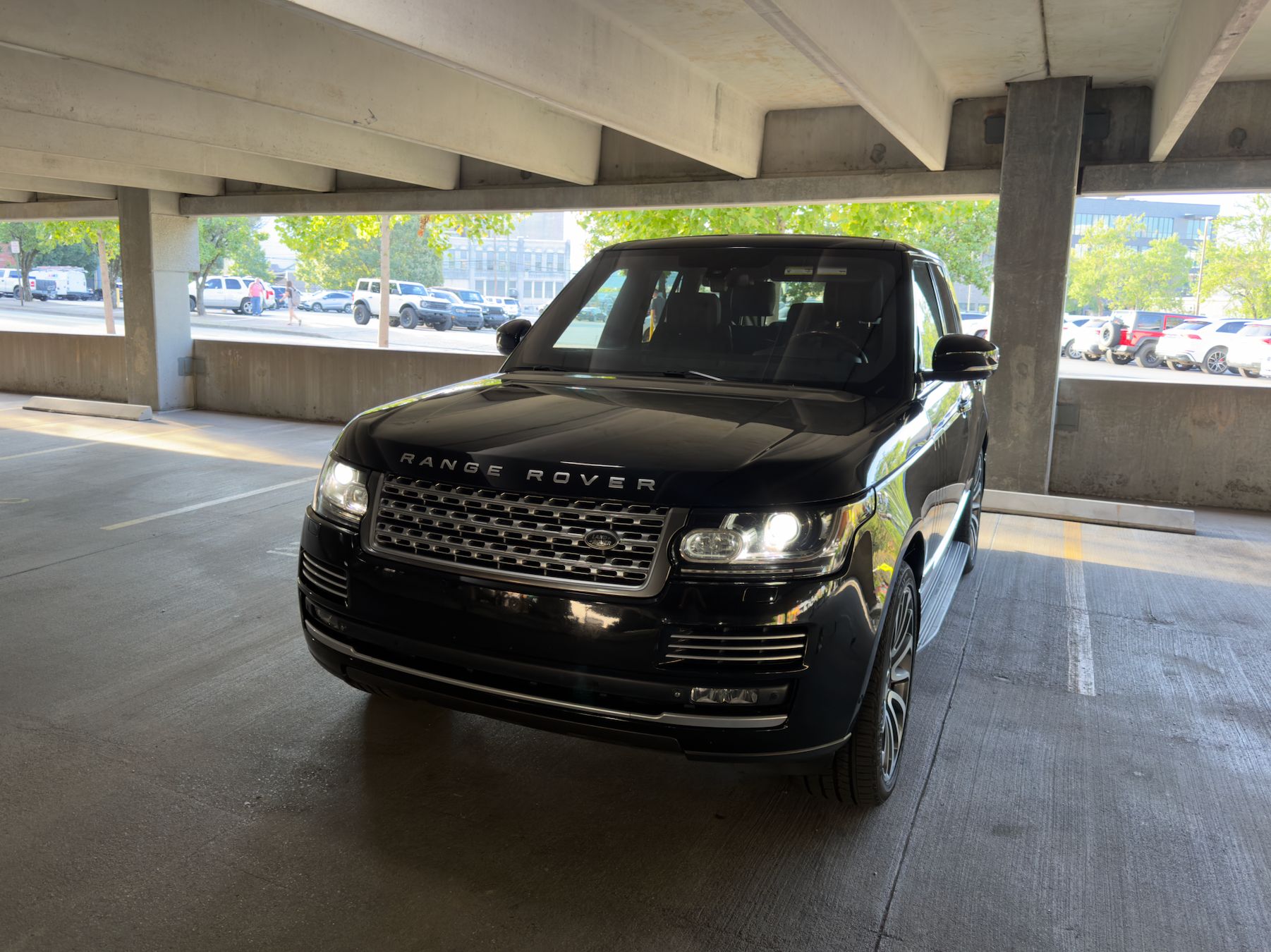 Used 2014 Land Rover Range Rover Autobiography AWD/4WD image 2