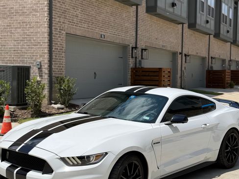 Used 2019 Ford Mustang Shelby GT350 w/ Technology Package RWD image 4