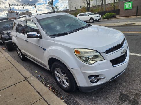 Used 2010 Chevrolet Equinox LT w/ Chrome Appearance Package image 4
