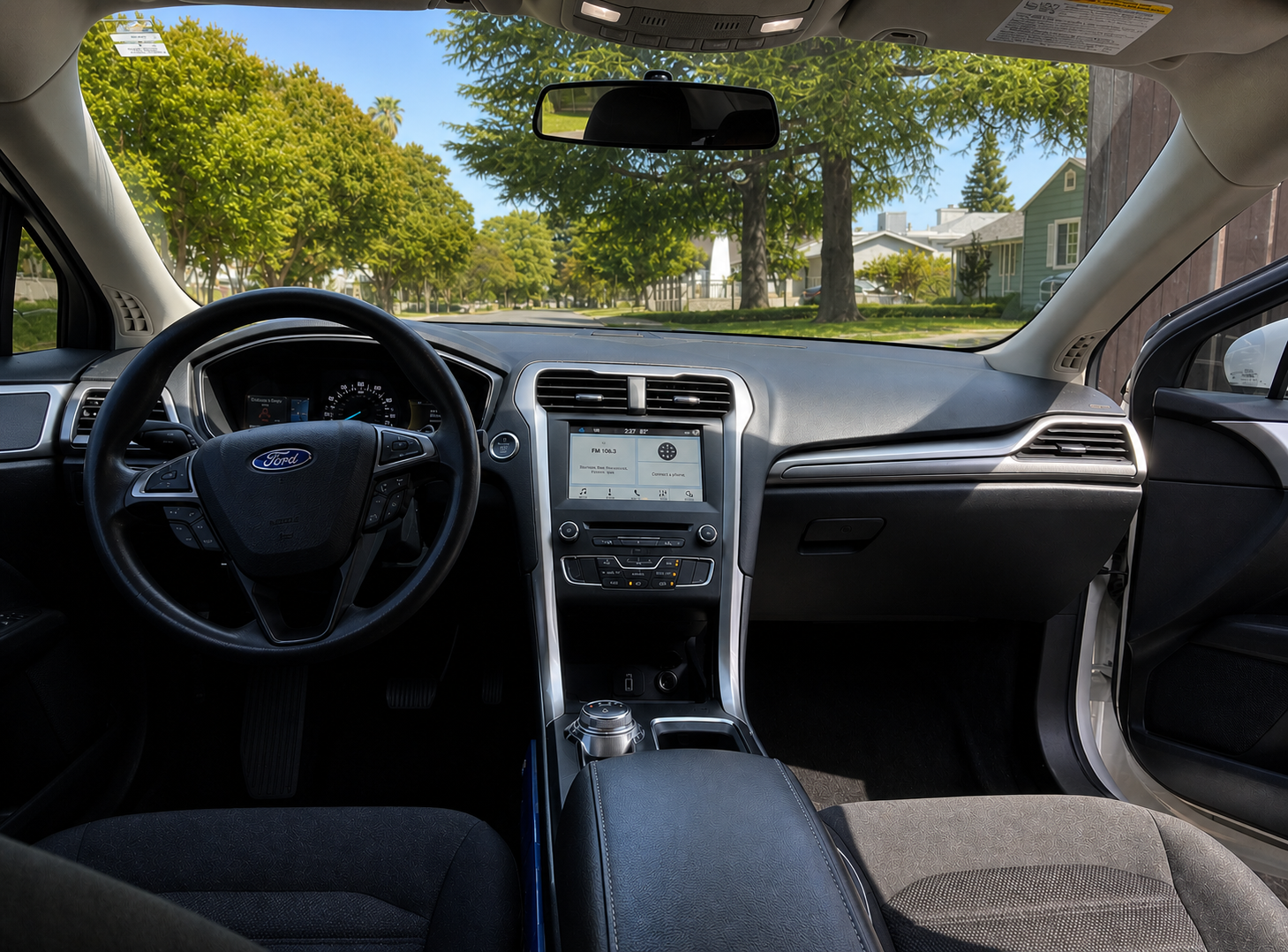 Used 2018 Ford Fusion SE w/ Fusion SE Technology Package FWD image 9