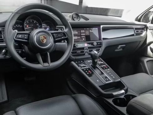Used 2022 Porsche Macan AWD/4WD image 10