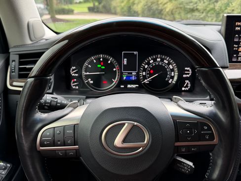 Used 2021 Lexus LX 570 4WD w/ Luxury Package image 5