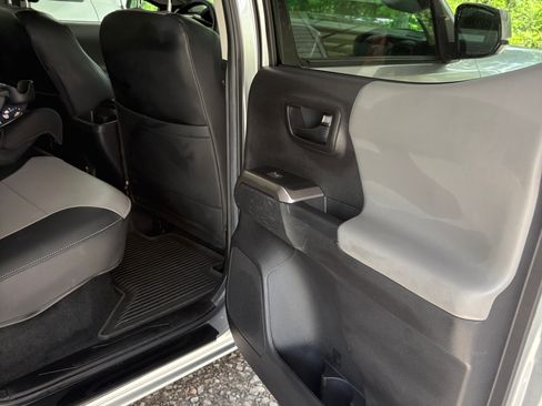 Used 2023 Toyota Tacoma SR5 RWD image 12
