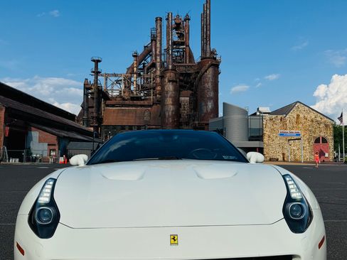 Used 2016 Ferrari California T image 25