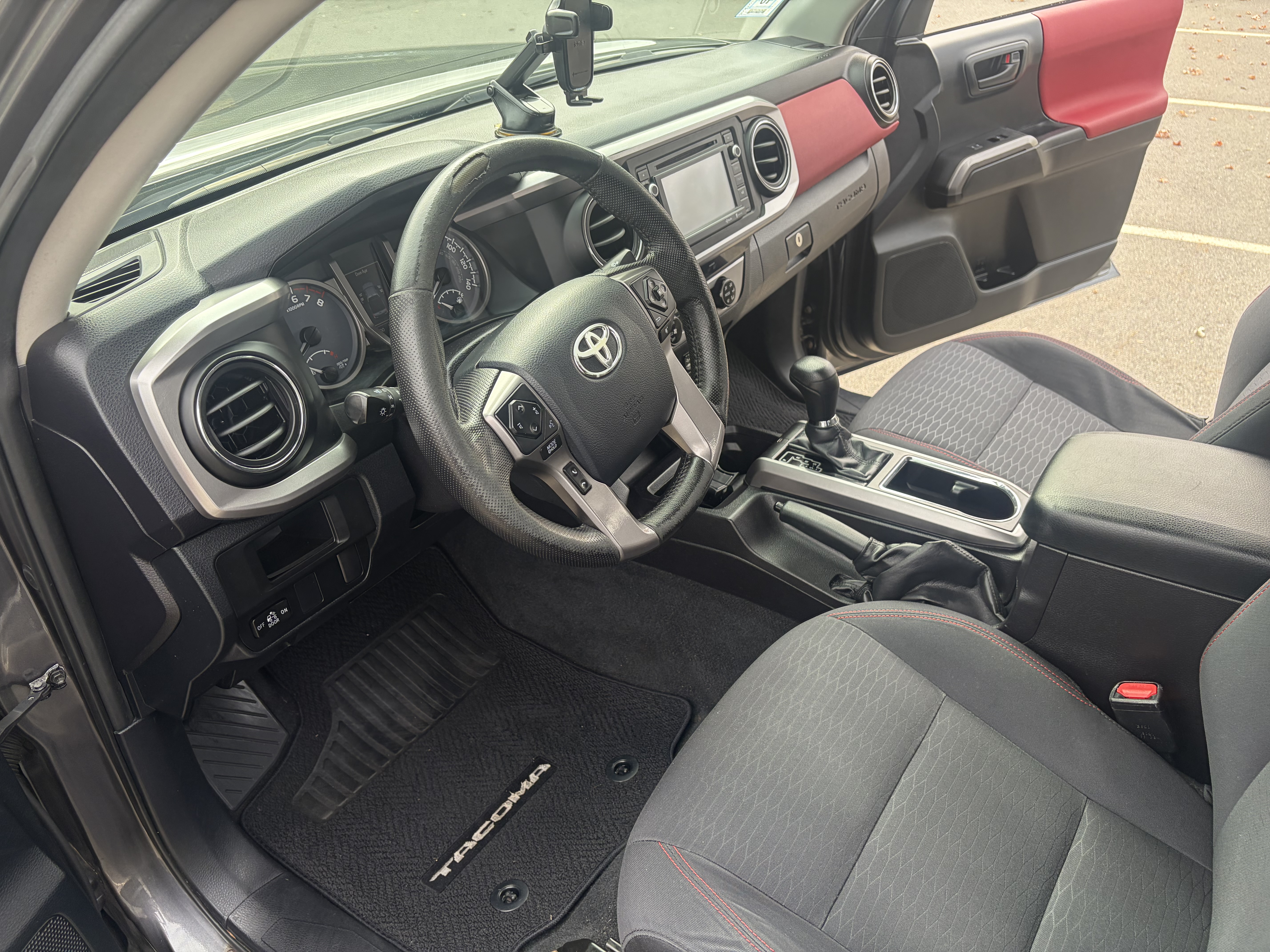 Used 2016 Toyota Tacoma SR5 w/ SR5 Appearance Package (SN) AWD/4WD image 8