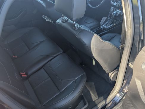 Used 2016 Ford Focus Titanium FWD image 8