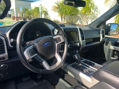 Used 2018 Ford F150 Lariat w/ Equipment Group 502A Luxury AWD/4WD image 19