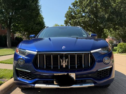 Used 2019 Maserati Levante GranLusso AWD/4WD image 2