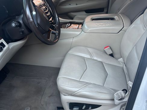 Used 2017 Cadillac Escalade ESV Luxury image 11