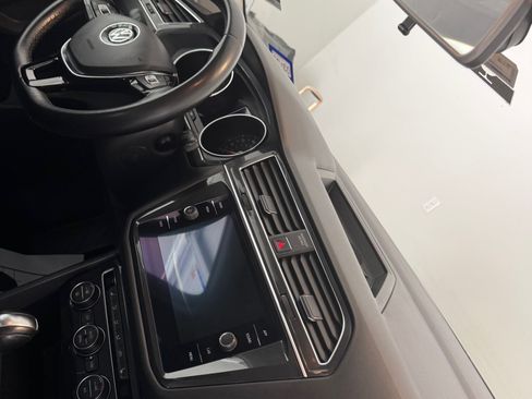 Used 2018 Volkswagen Tiguan SE FWD image 9