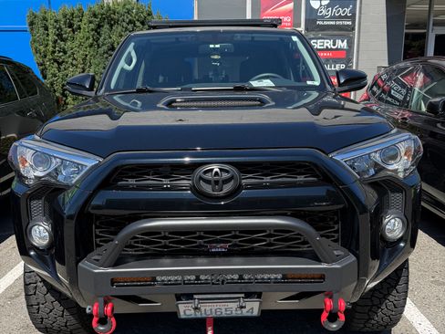 Used 2018 Toyota 4Runner TRD Off-Road Premium AWD/4WD image 2