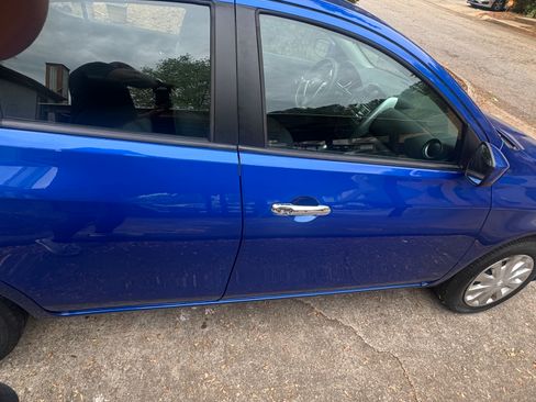 Used 2016 Nissan Versa SV FWD image 4