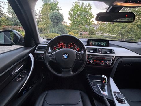 Used 2017 BMW 320i xDrive Sedan AWD/4WD image 16
