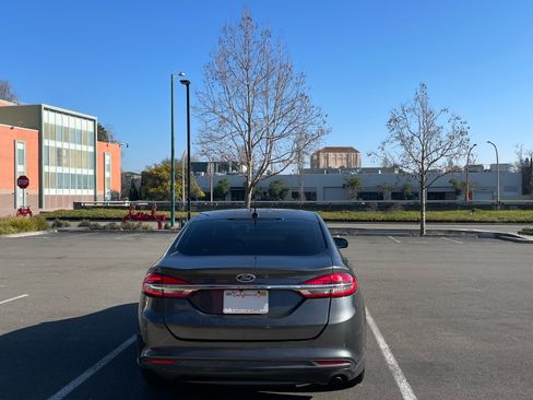 Used 2018 Ford Fusion SE image 5