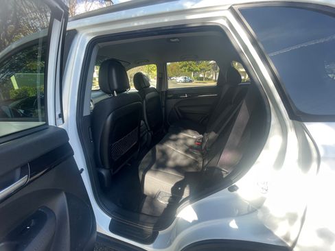 Used 2014 Kia Sorento LX FWD image 9