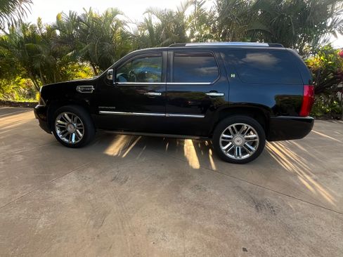 Used 2013 Cadillac Escalade Platinum image 6
