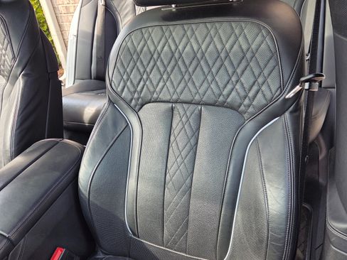 Used 2019 BMW 750i w/ Executive Package image 16