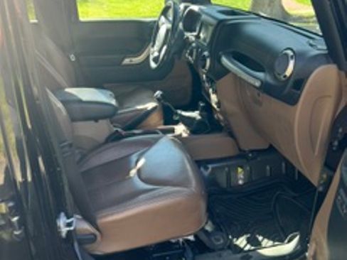 Used 2016 Jeep Wrangler Unlimited Sahara w/ Dual Top Group AWD/4WD image 2