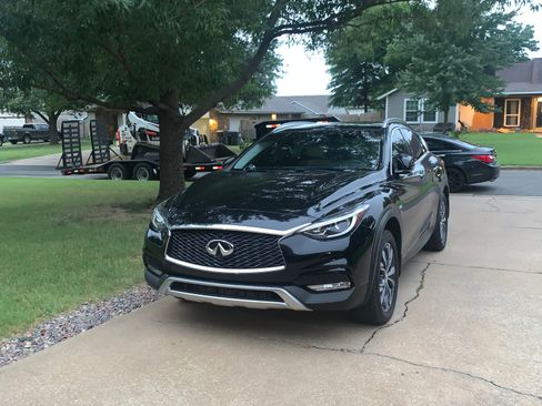 Used 2018 INFINITI QX30 Premium AWD/4WD image 8