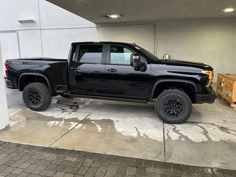 Used 2024 Chevrolet Silverado 2500 ZR2 w/ ZR2 Bison Edition AWD/4WD image 6