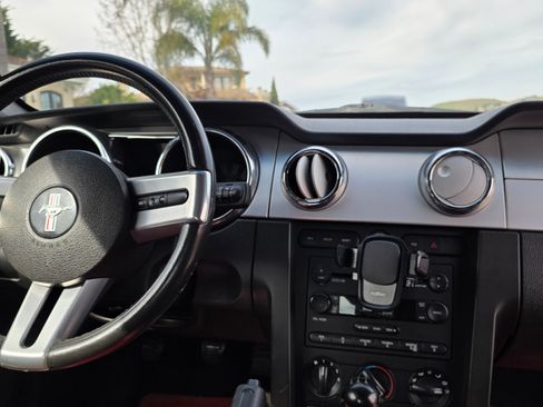 Used 2005 Ford Mustang GT Premium image 15