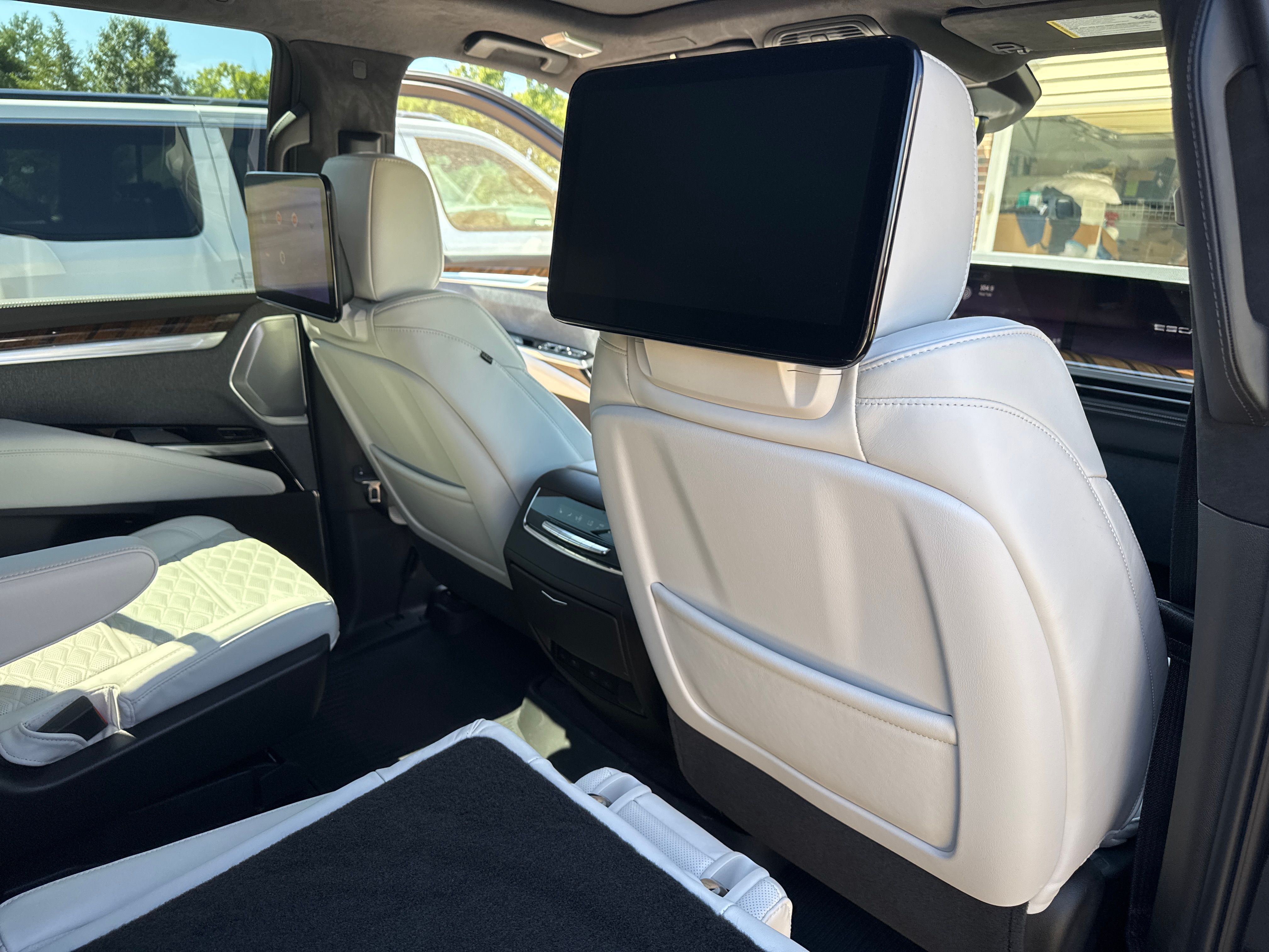 Used 2025 Cadillac Escalade Sport Platinum w/ LPO, Floor Liner Package AWD/4WD image 26
