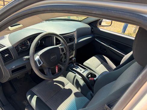 Used 2008 Jeep Grand Cherokee Laredo w/ Driver Convenience Group AWD/4WD image 9
