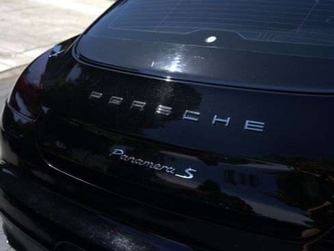 Used 2014 Porsche Panamera S RWD image 10