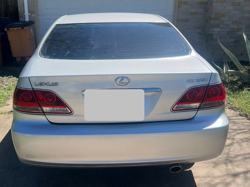 Used 2005 Lexus ES 330 FWD image 2