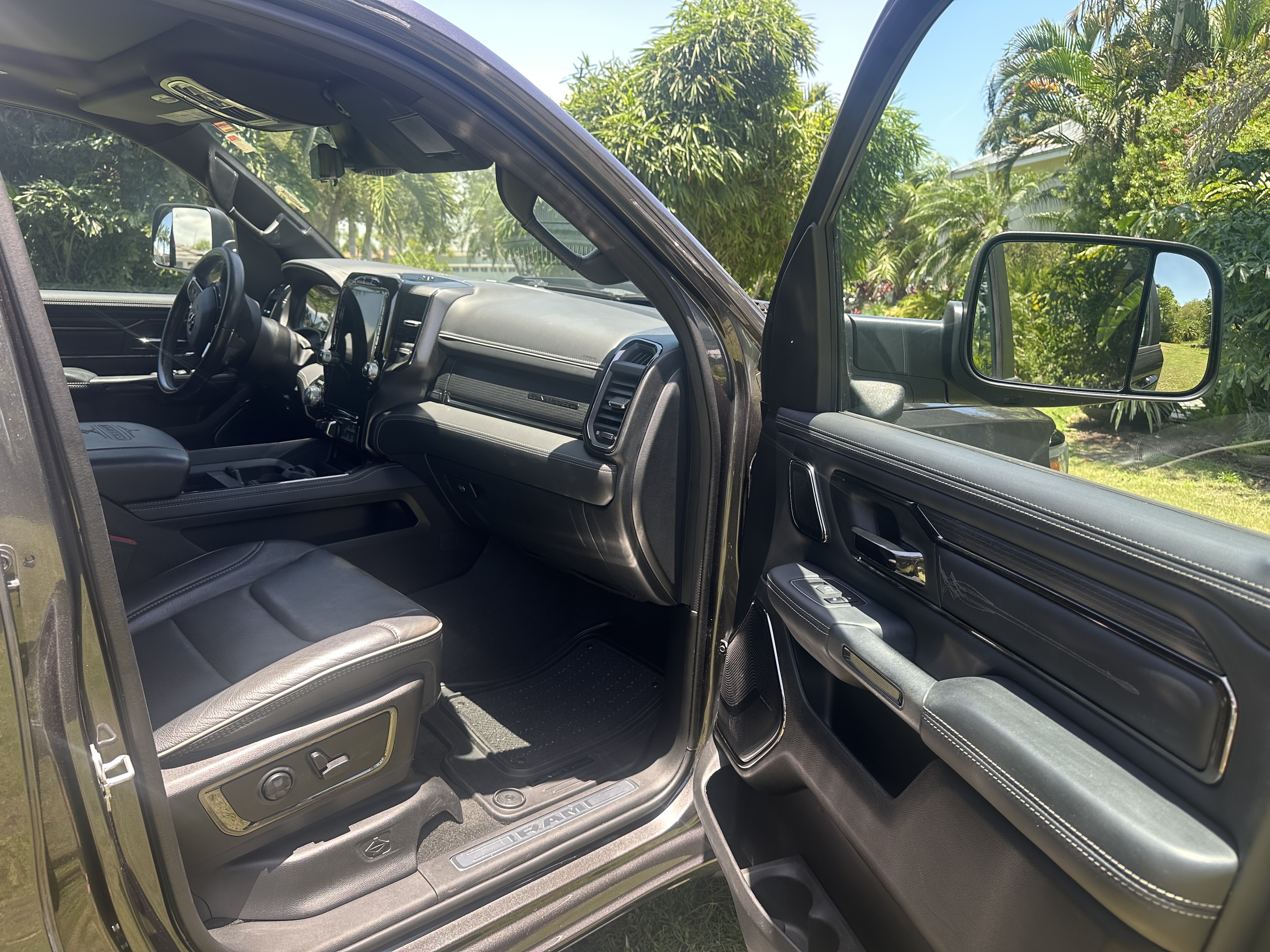 Used 2024 RAM 1500 Limited AWD/4WD image 4