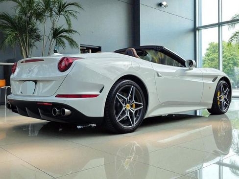 Used 2016 Ferrari California T image 14