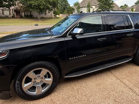 Used 2017 Chevrolet Suburban Premier AWD/4WD image 2