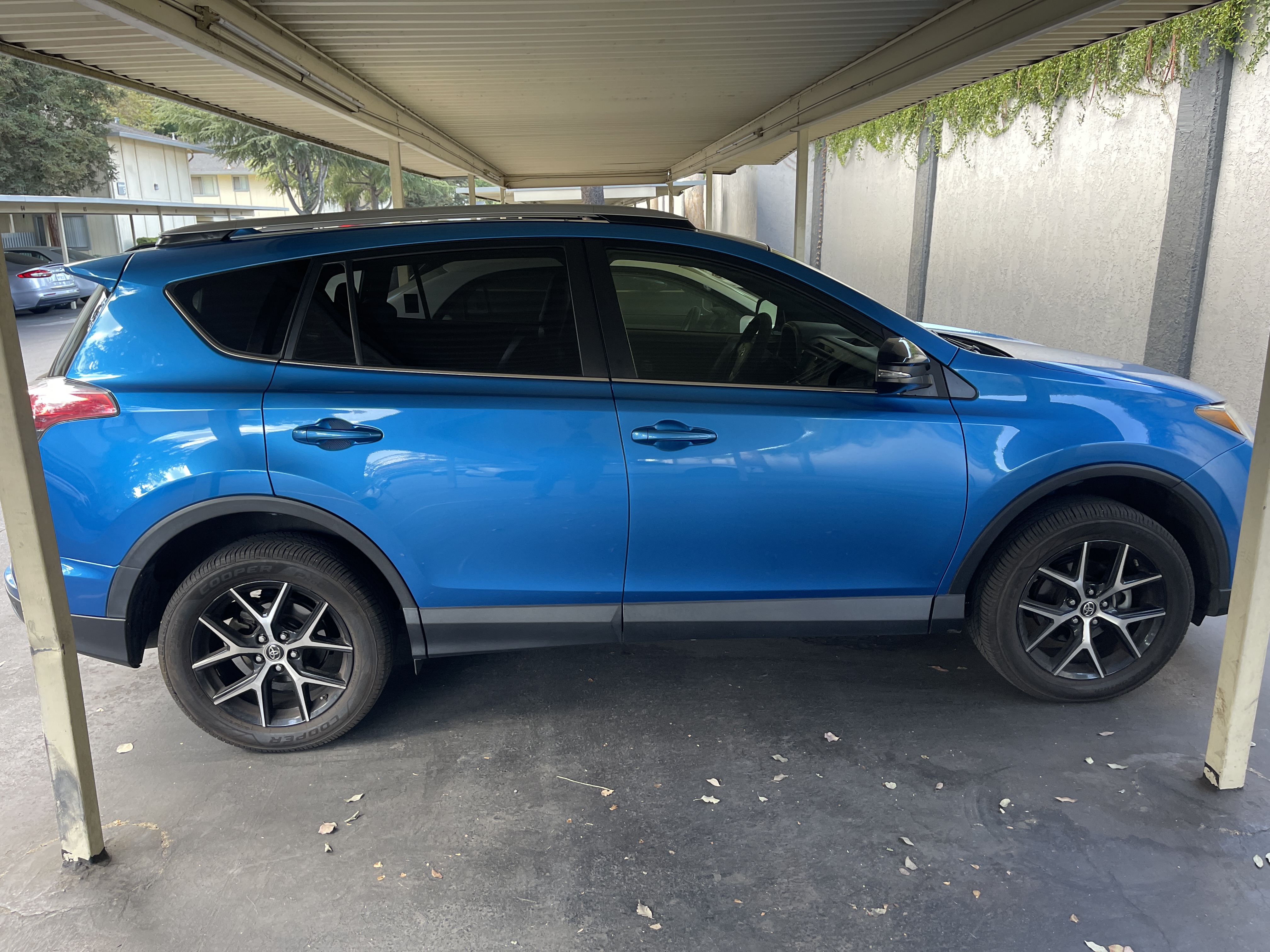 Used 2018 Toyota RAV4 SE w/ Advanced Technology Package AWD/4WD image 5