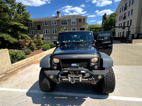 Used 2015 Jeep Wrangler Unlimited Sport w/ Connectivity Group image 9