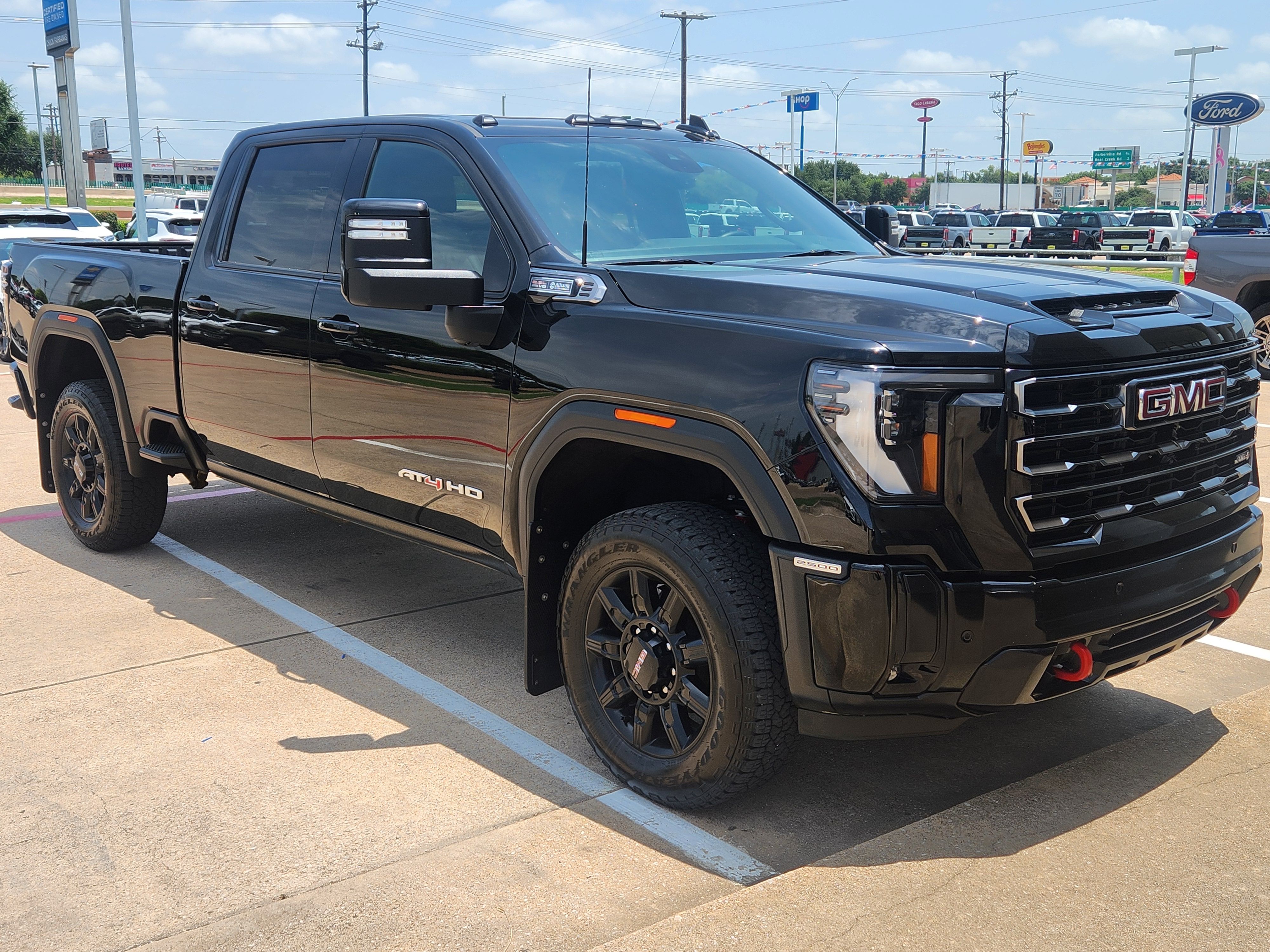 Used 2025 GMC Sierra 2500 AT4 AWD/4WD image 1