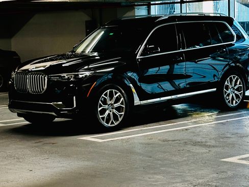 Used 2022 BMW X7 xDrive40i w/ Premium Package AWD/4WD image 5