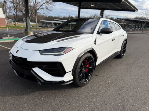 Used 2023 Lamborghini Urus Performante image 1