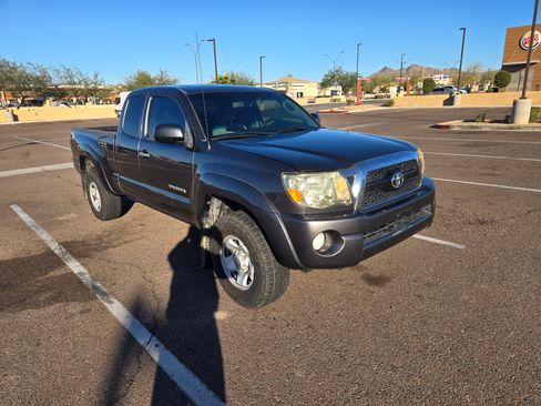 Used 2011 Toyota Tacoma PreRunner image 4