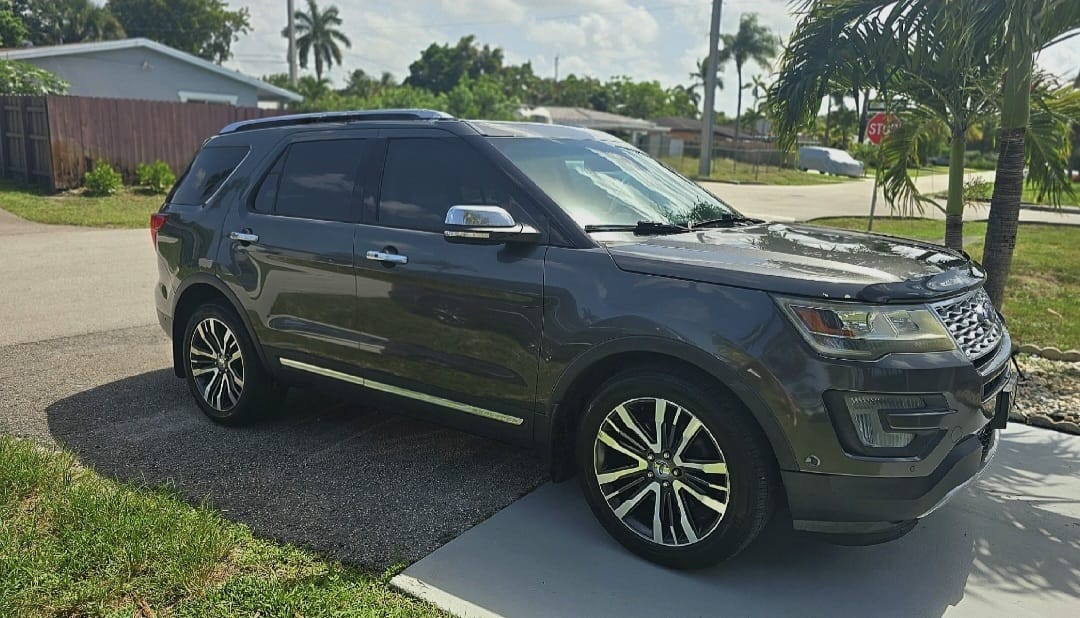 Used 2016 Ford Explorer Platinum AWD/4WD image 1
