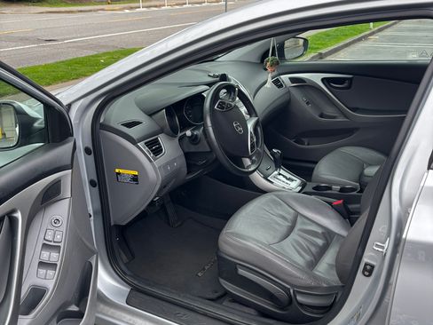 Used 2011 Hyundai Elantra Limited image 18