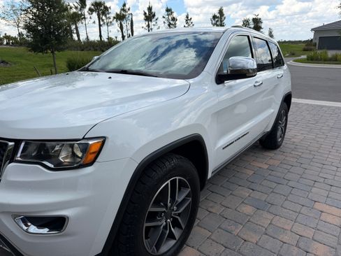 Used 2021 Jeep Grand Cherokee Limited AWD/4WD image 2