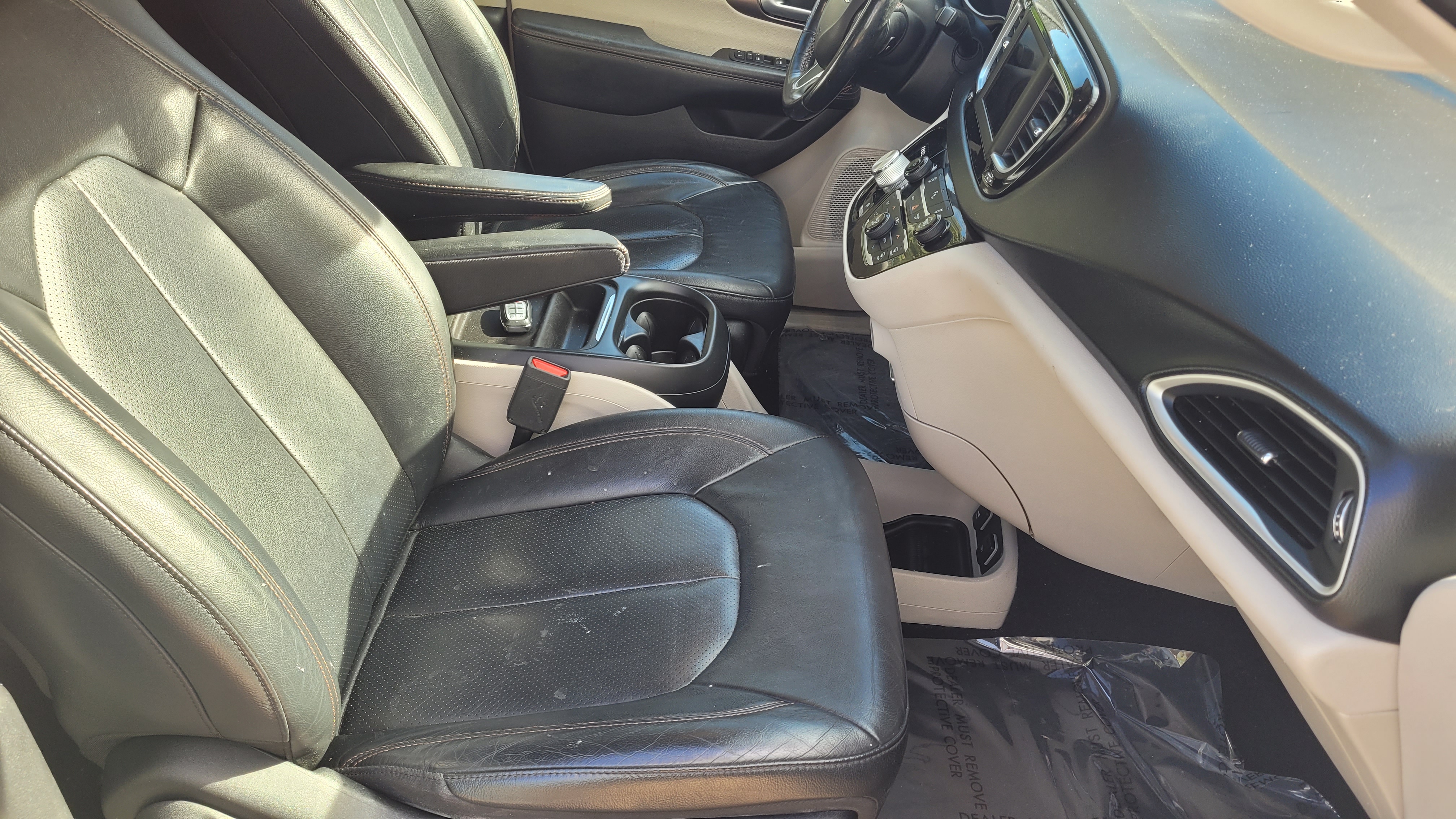 Used 2019 Chrysler Pacifica Touring-L FWD image 18