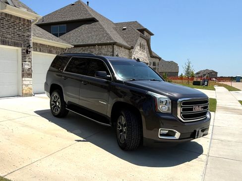 Used 2017 GMC Yukon SLT AWD/4WD image 2