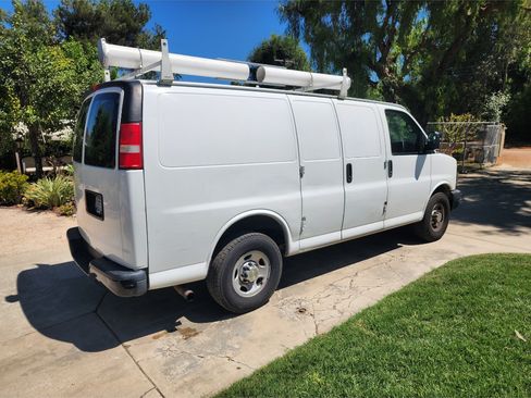 Used 2012 Chevrolet Express 2500 image 5