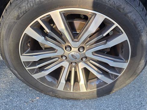 Used 2017 Ford Explorer Platinum image 11