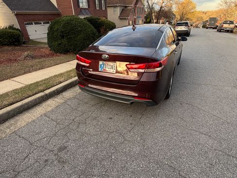 Used 2017 Kia Optima LX w/ Driver Convenience Package image 6